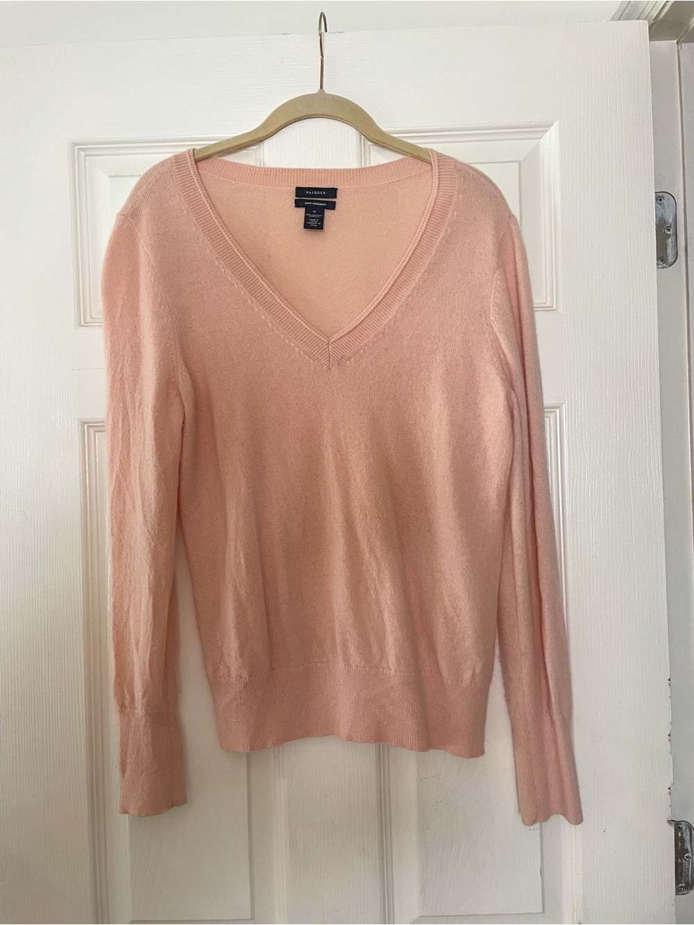 100% Cashmere V-neck pink sweater